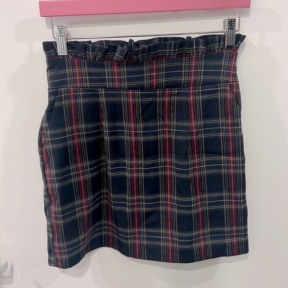 Forever 21 Winter Plaid Mini Skirt | Size S | Pockets & Scalloped Waist | dark